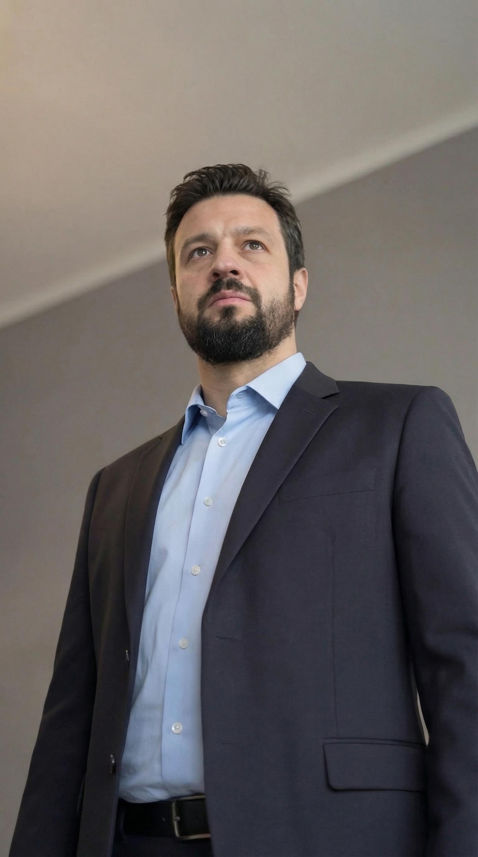Retrato institucional de Eric Oscar Salomone Strunz relacionado con ENARGAS, regulación energética y protección de usuarios.